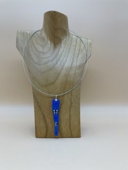 Ultramarin Anhänger „wobbly three“